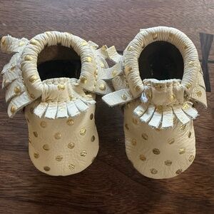 Rare Freshly Picked Cream & Gold Dot Moccasins Size 0